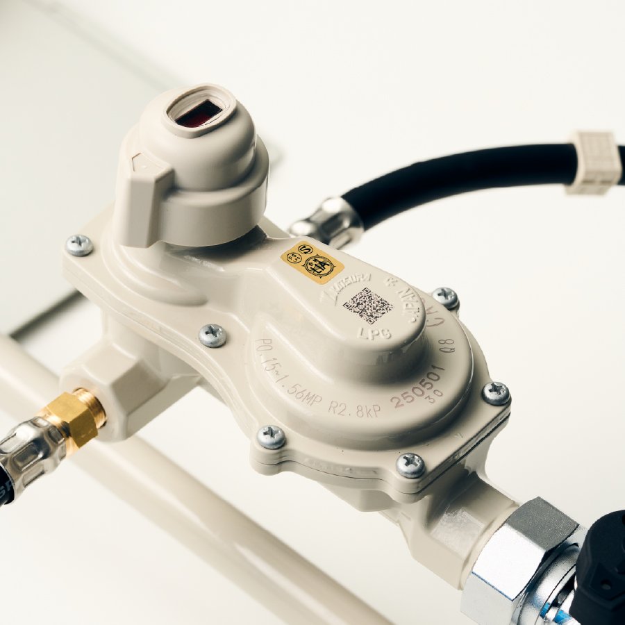 自動切替式一体型調整器（ガス放出防止型高性能高圧ホース付）